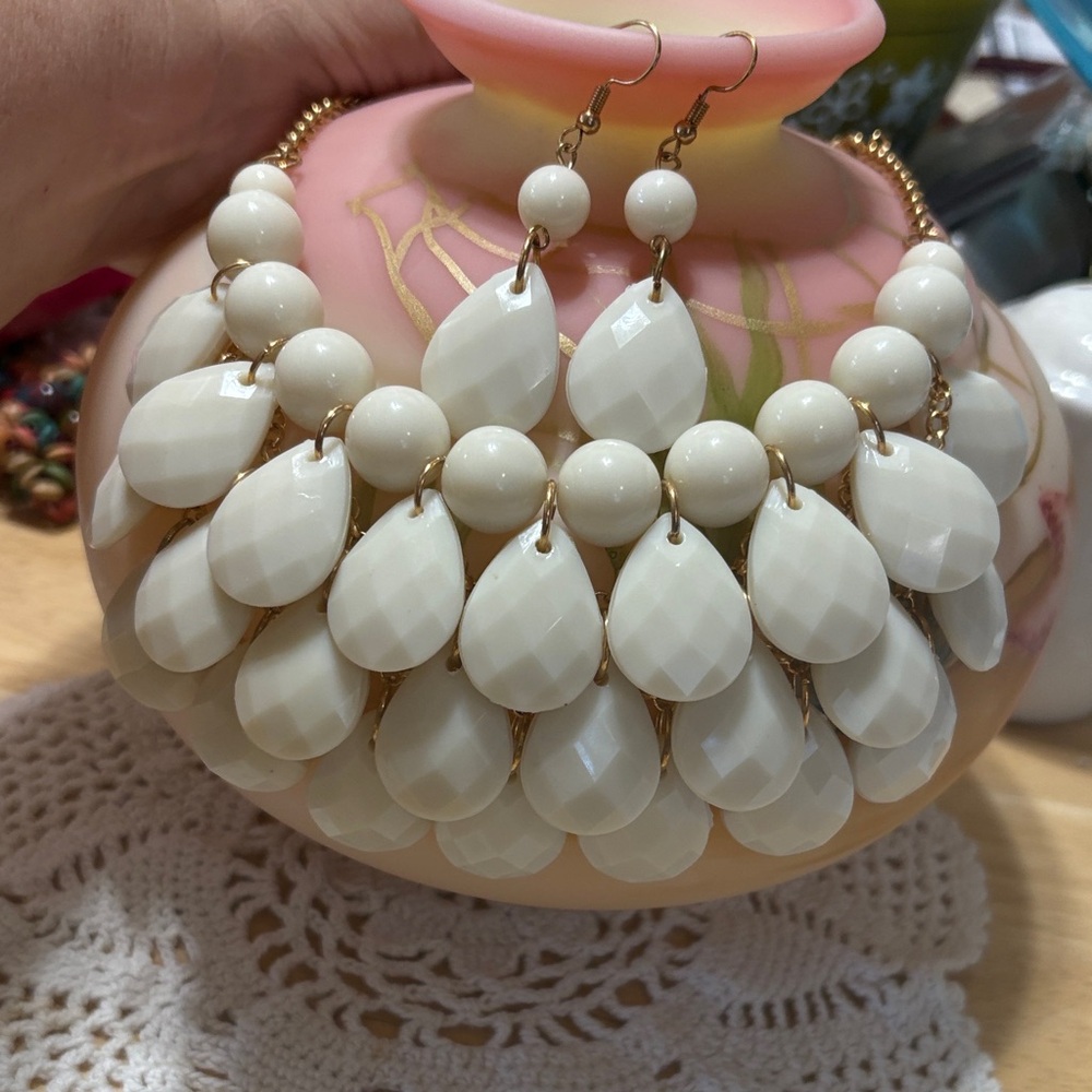 Elegant White Teardrop Necklace and Earring Set